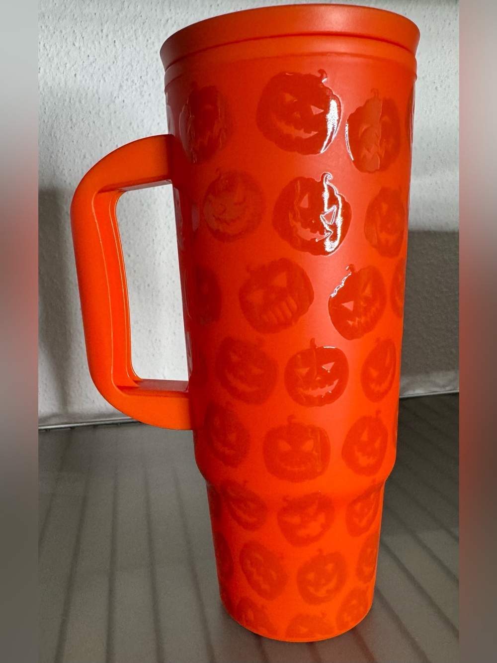 Halloween themed Orange Pumpkin Travel Mug with Handle tumbler 26oz lG plastic